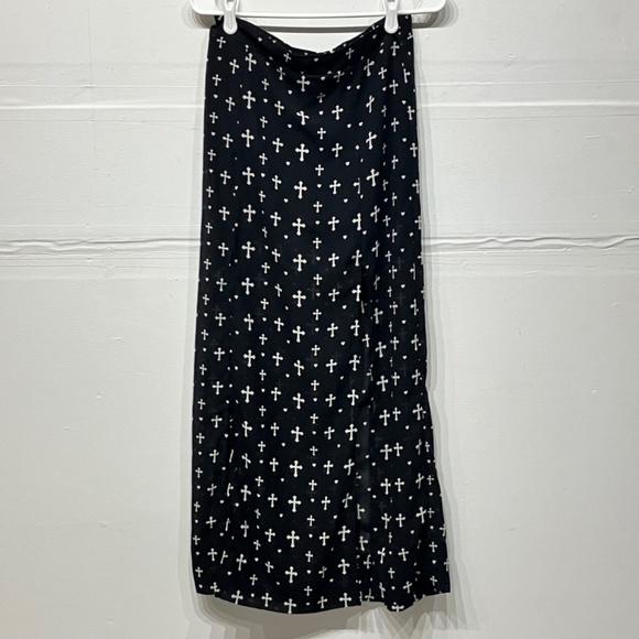Cross and Hearts black and white maxi skort - Picture 3 of 6
